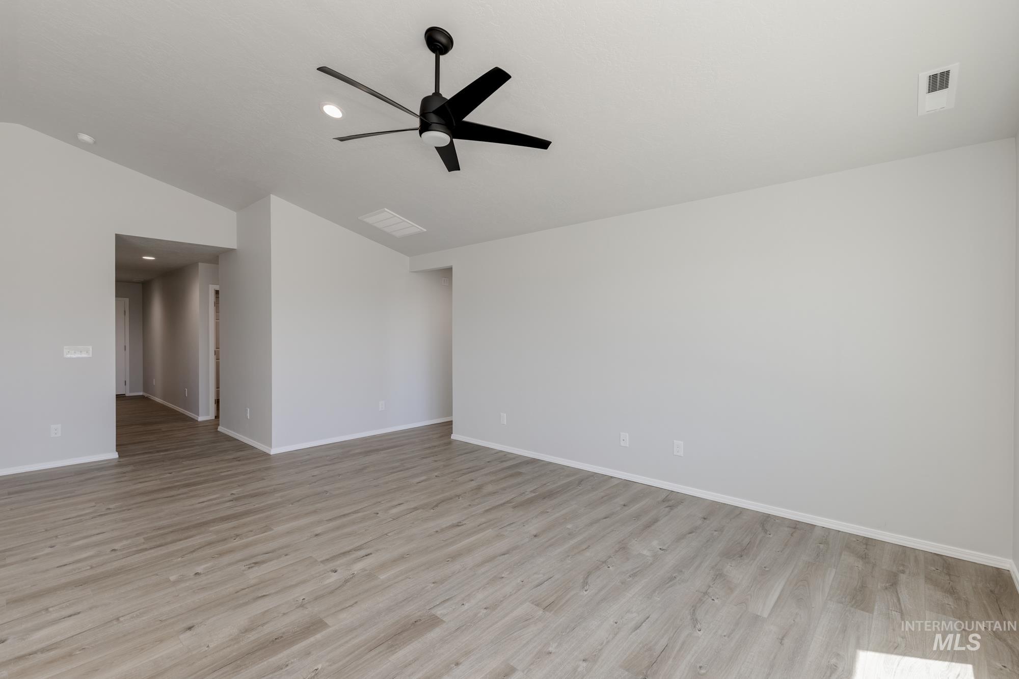 13389 Regrade St Property Photo 9
