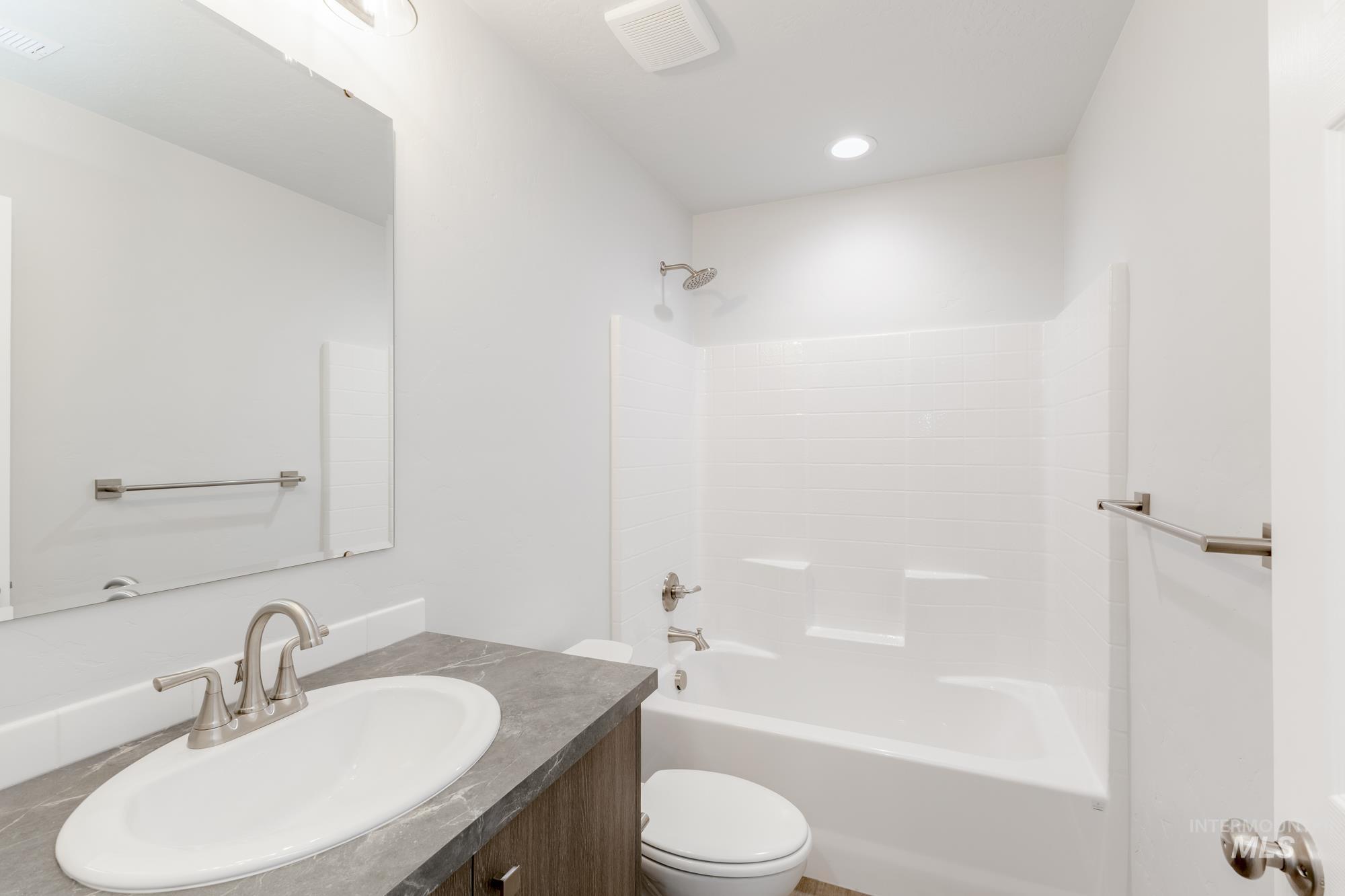 13389 Regrade St Property Photo 14