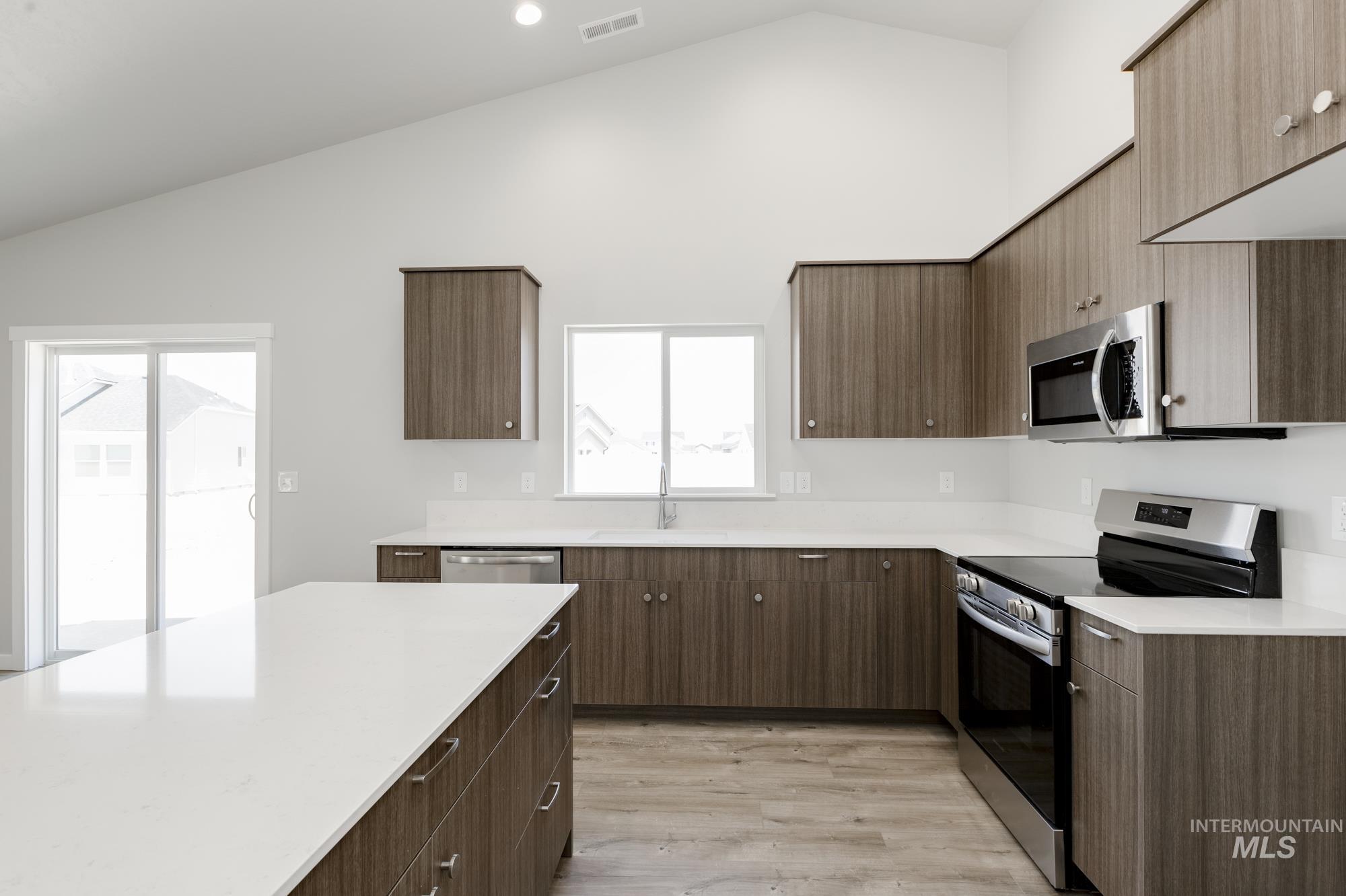 12582 Kinsella St Property Photo 4