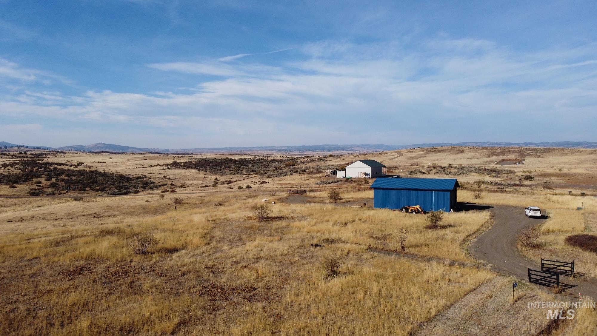 2195 Coyote Run Property Photo 4