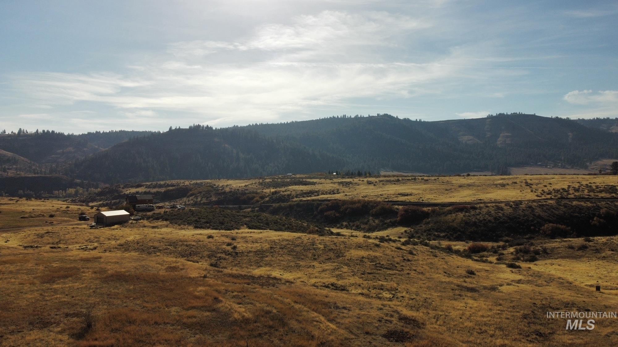 2195 Coyote Run Property Photo 5