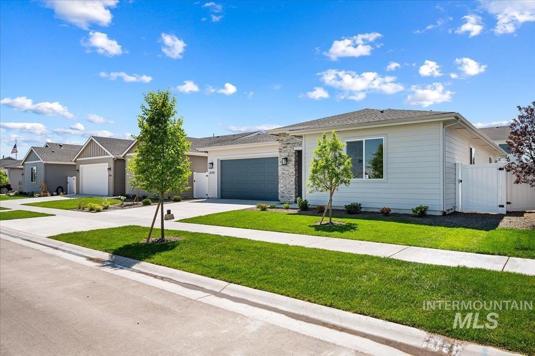 8367 S Cobalt Sky Ave Property Photo 2
