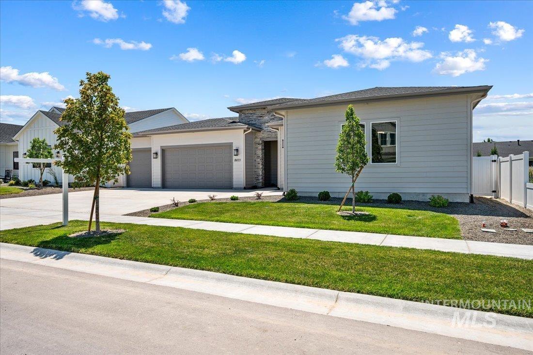 8367 S Cobalt Sky Ave Property Photo 3