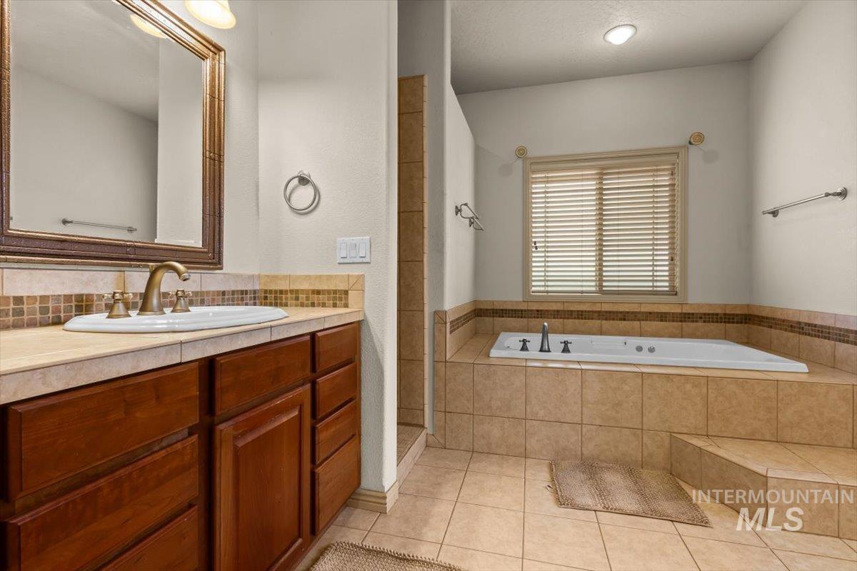 2491 W Maracay Dr Property Photo 18