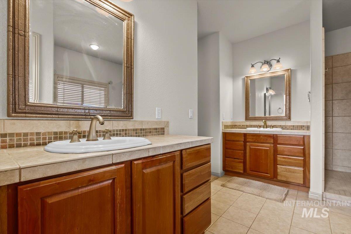 2491 W Maracay Dr Property Photo 19