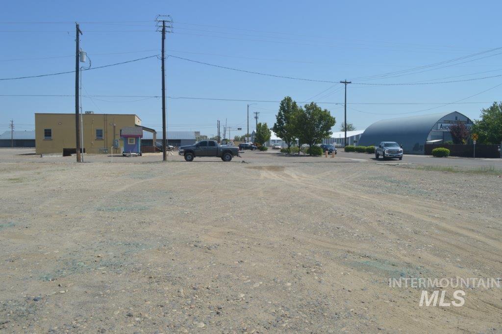 490 S Oregon Property Photo 3
