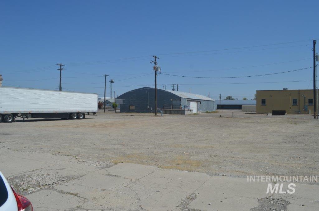 490 S Oregon Property Photo 4