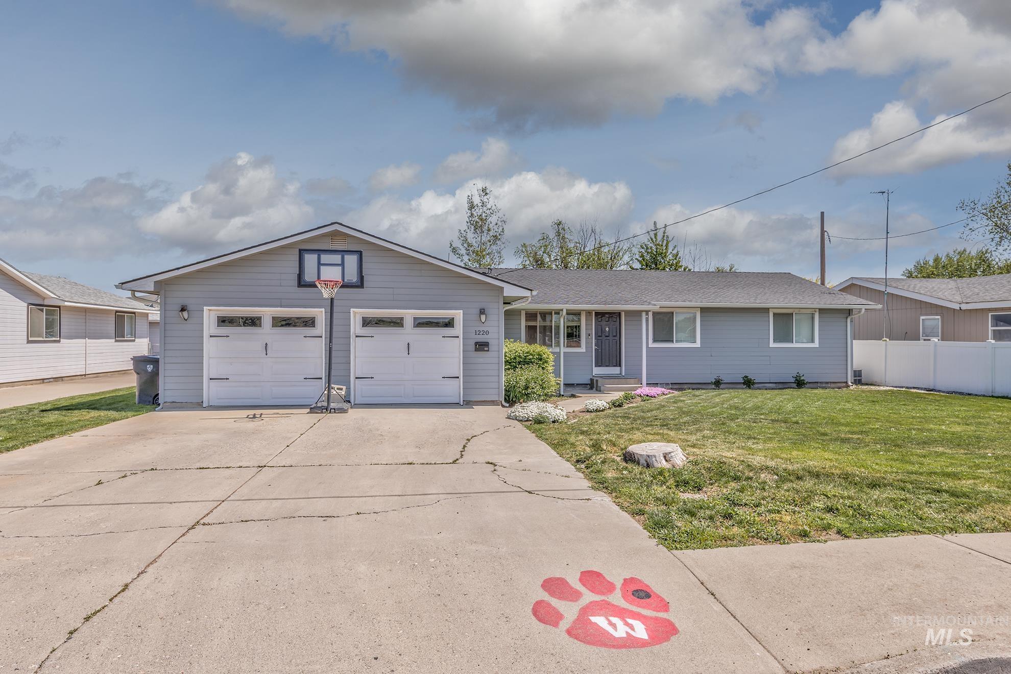 1220 E 4th Street Property Photo