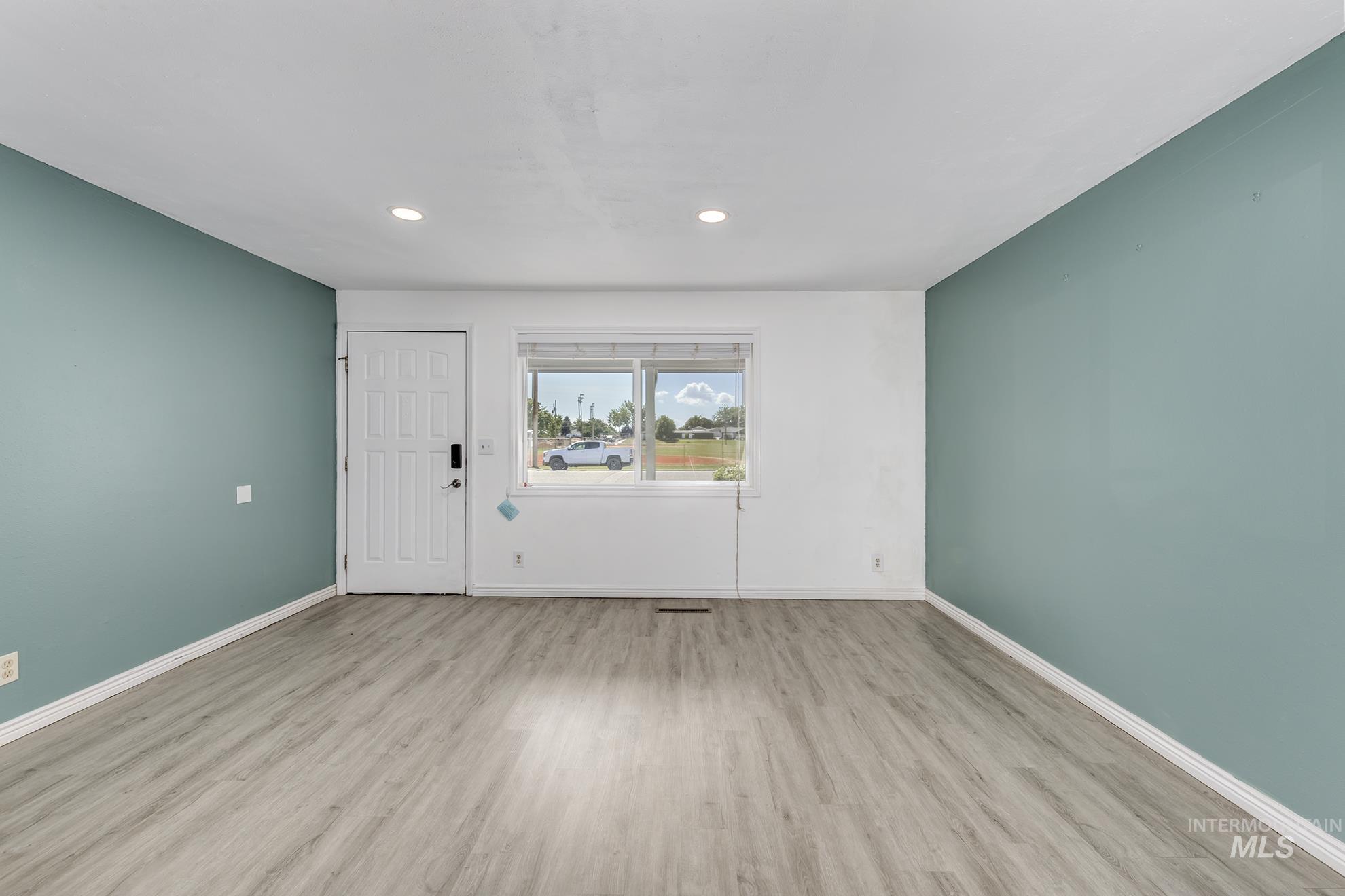 1220 E 4th Street Property Photo 6