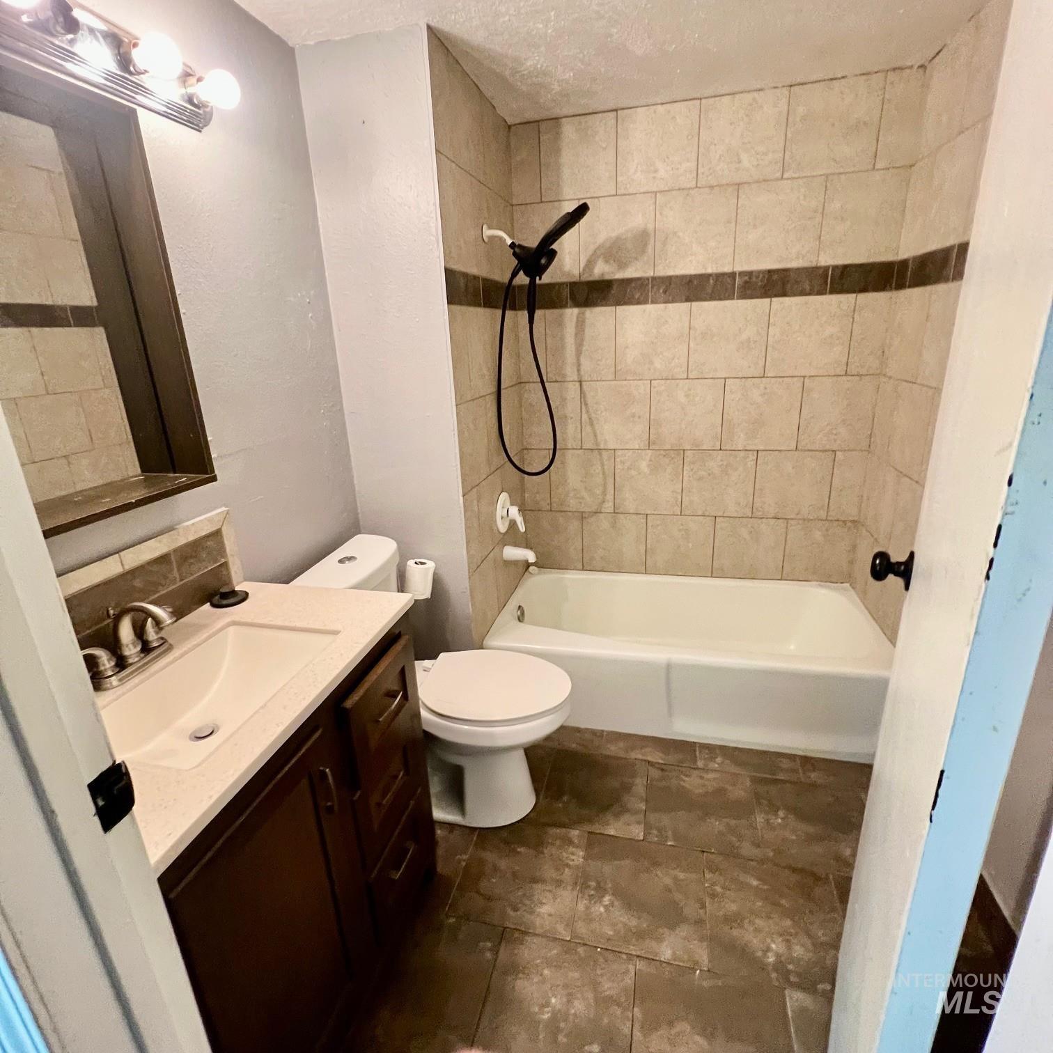 2095 S Shoshone Street Property Photo 8