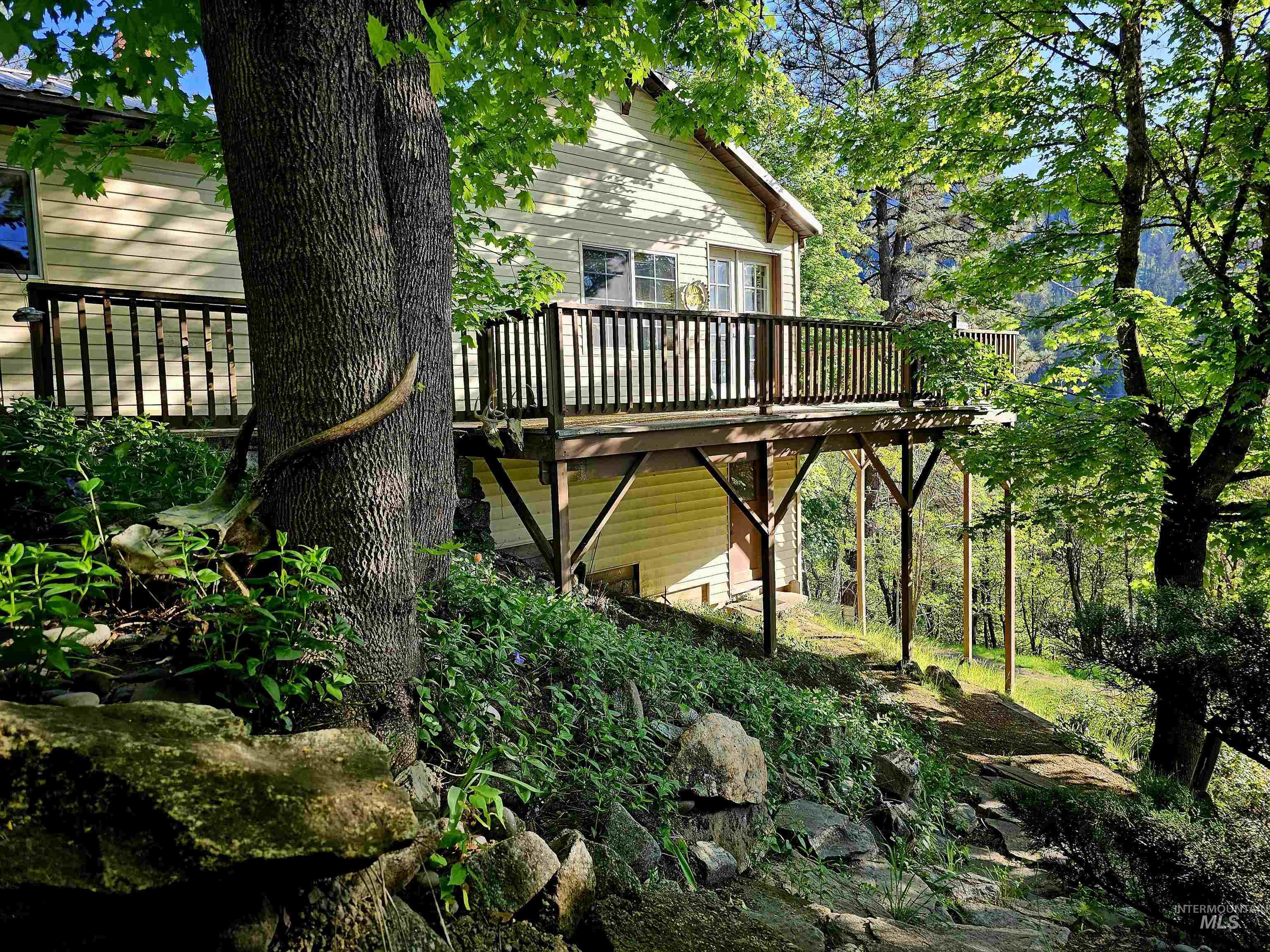 801 Dewey Property Photo