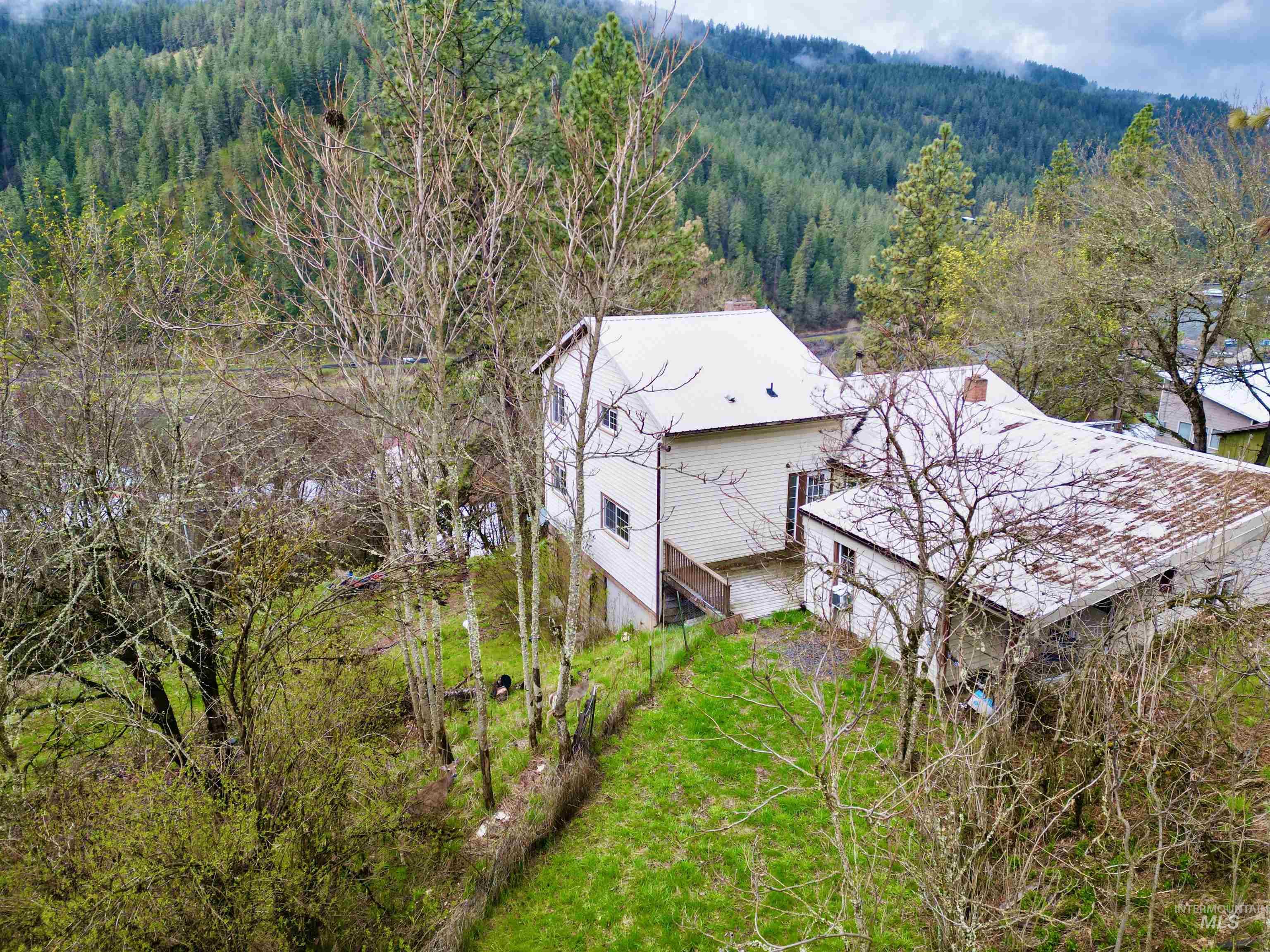 801 Dewey Property Photo 32