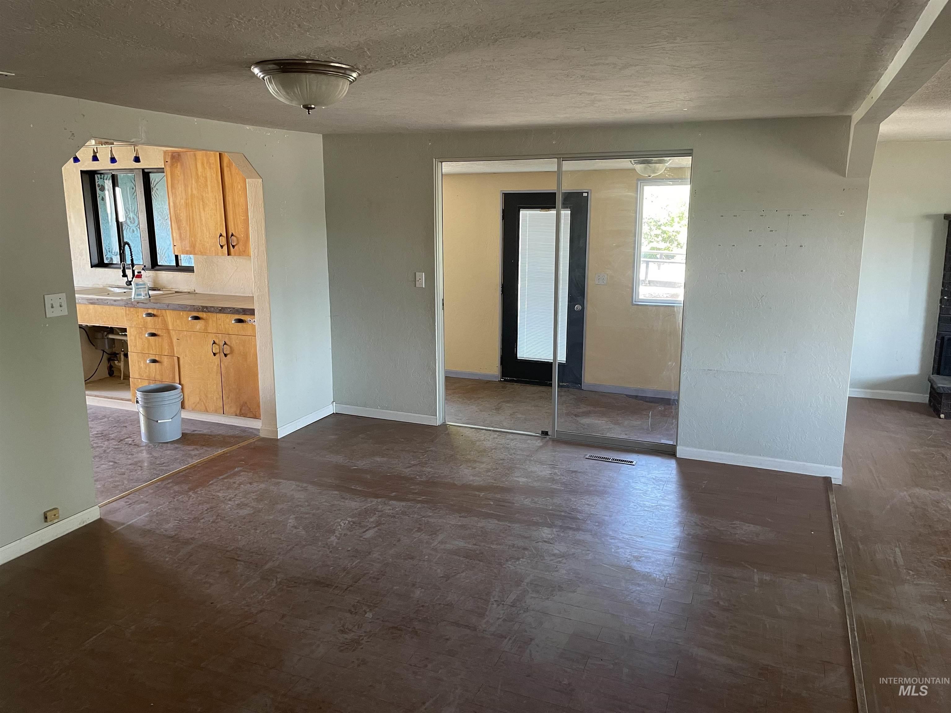 2815 Airport Ave Property Photo 8