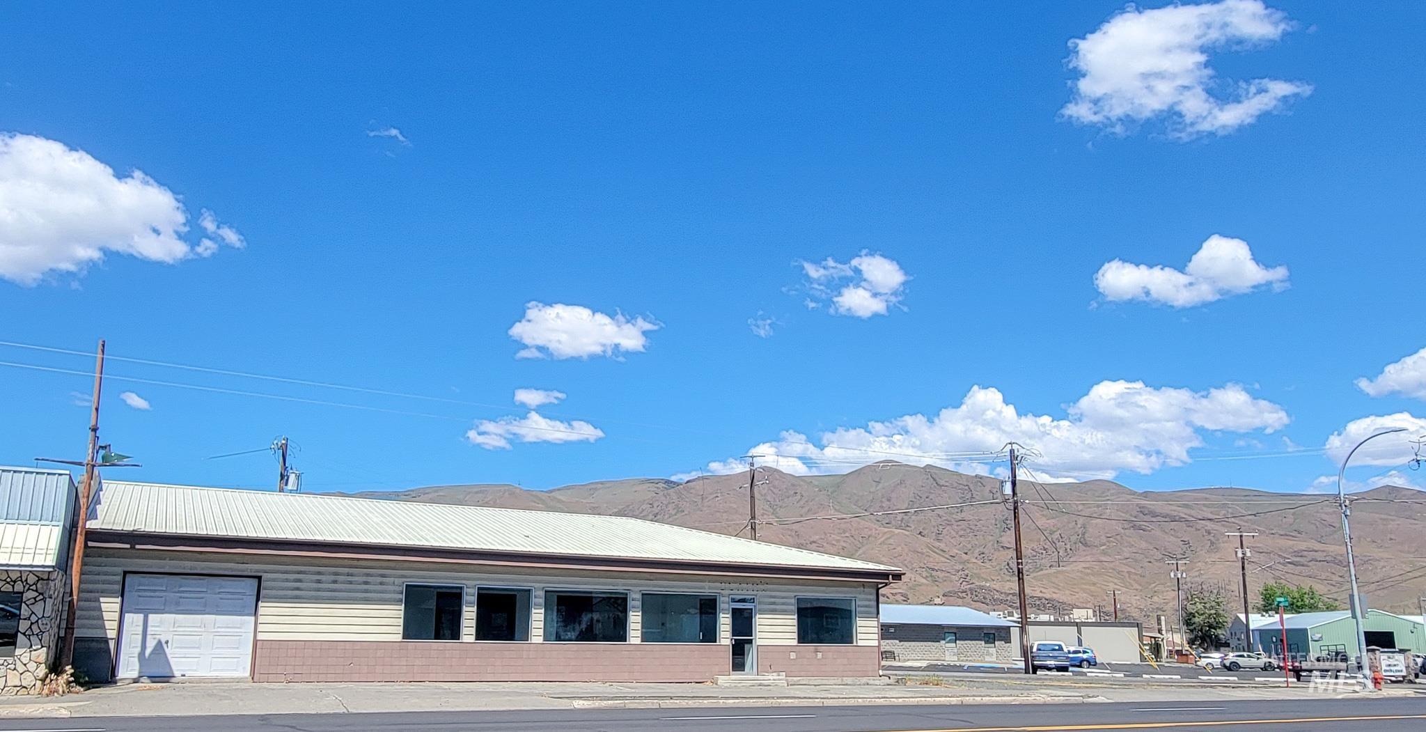 400 Diagonal Property Photo