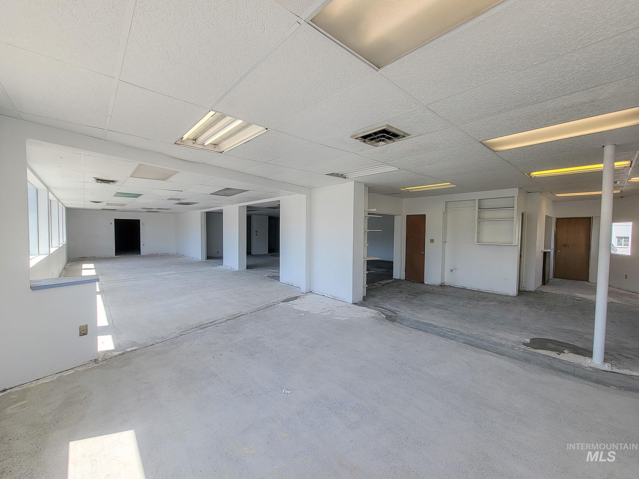400 Diagonal Property Photo 5