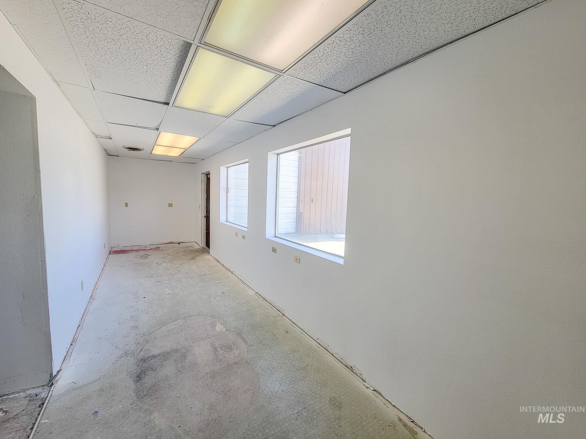 400 Diagonal Property Photo 8