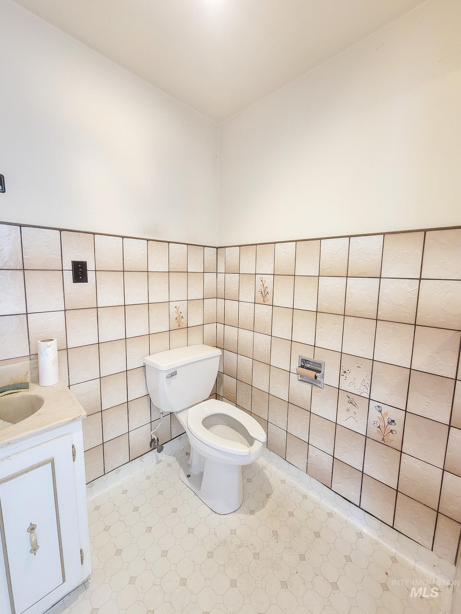 400 Diagonal Property Photo 9