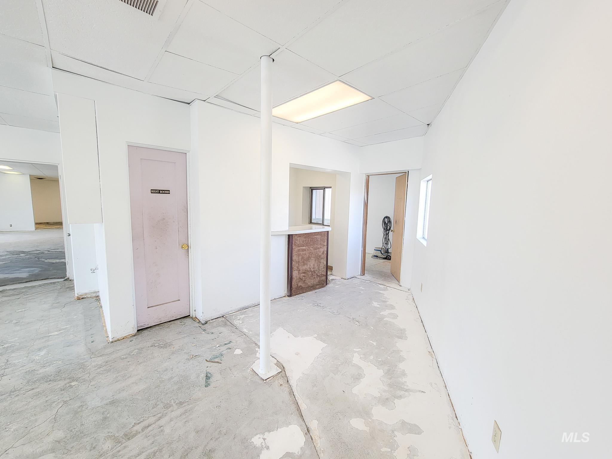 400 Diagonal Property Photo 10