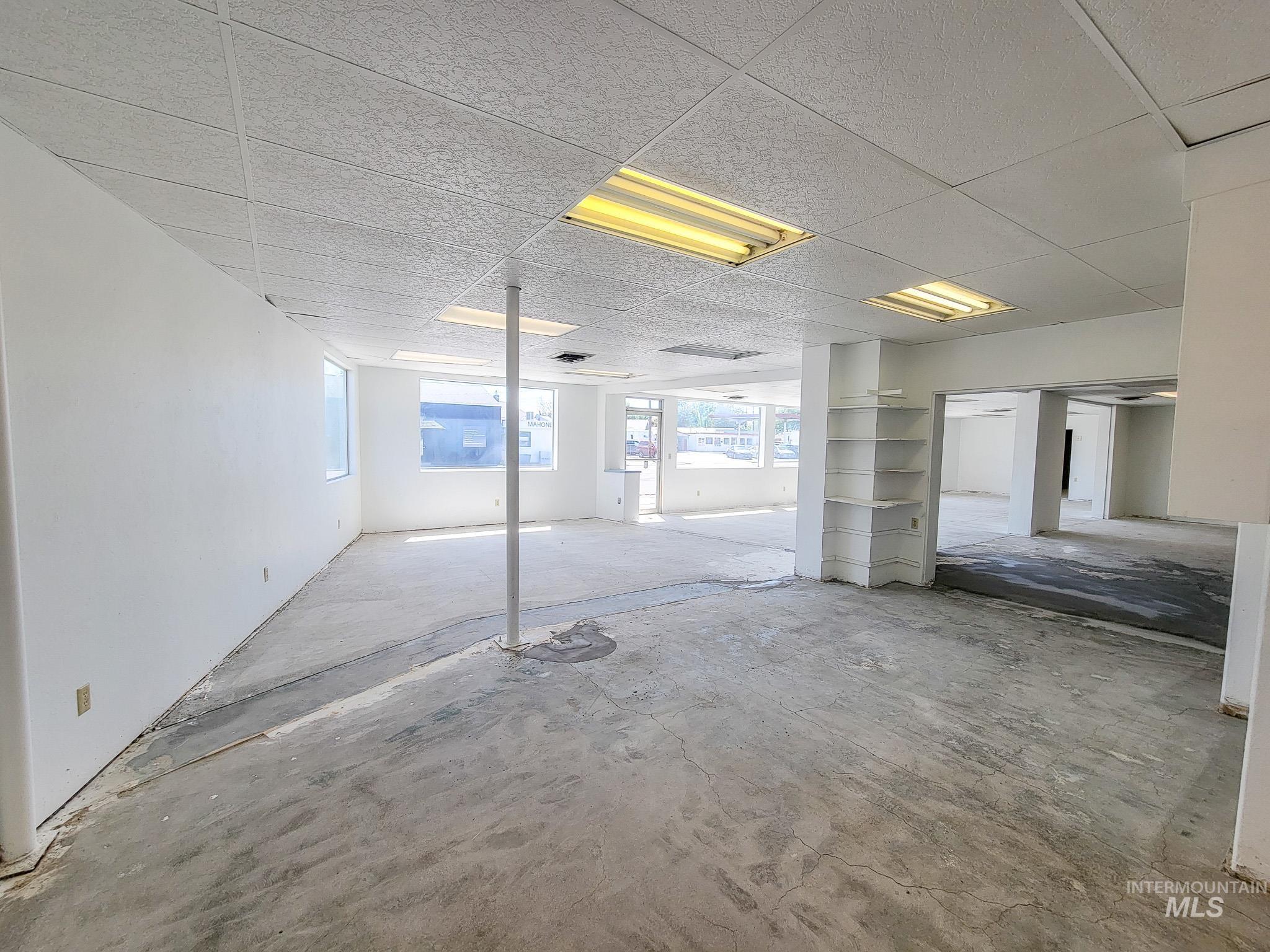 400 Diagonal Property Photo 12