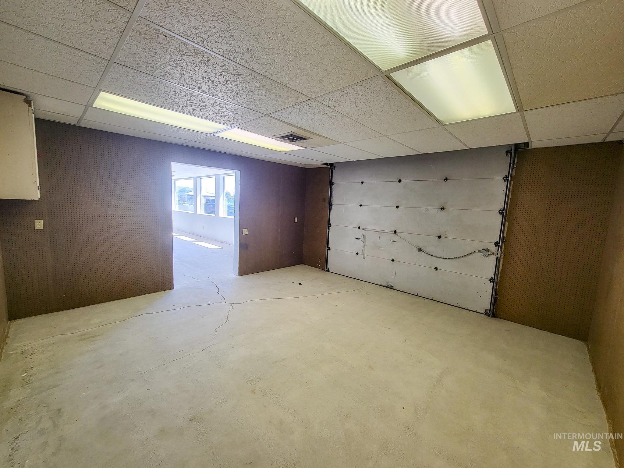 400 Diagonal Property Photo 15