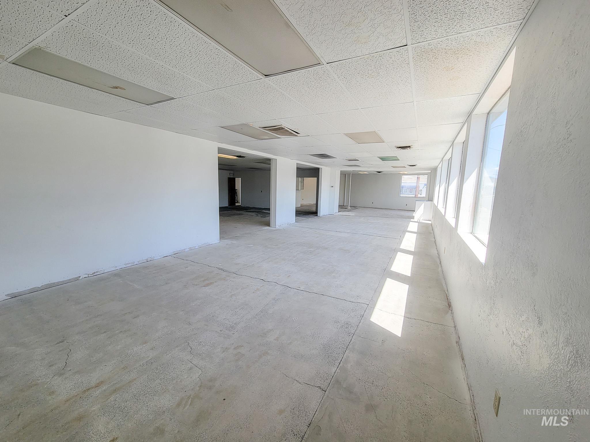 400 Diagonal Property Photo 16