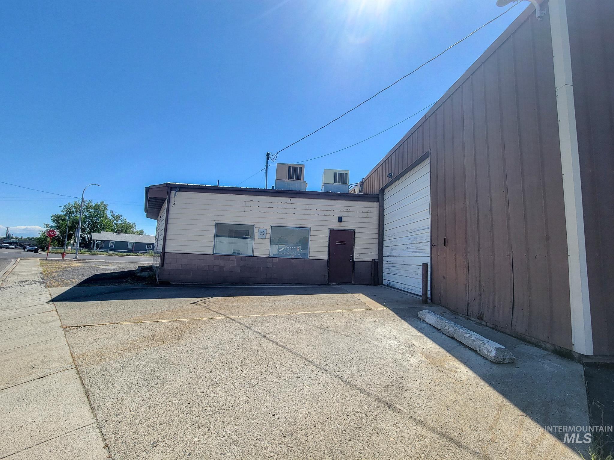 400 Diagonal Property Photo 19
