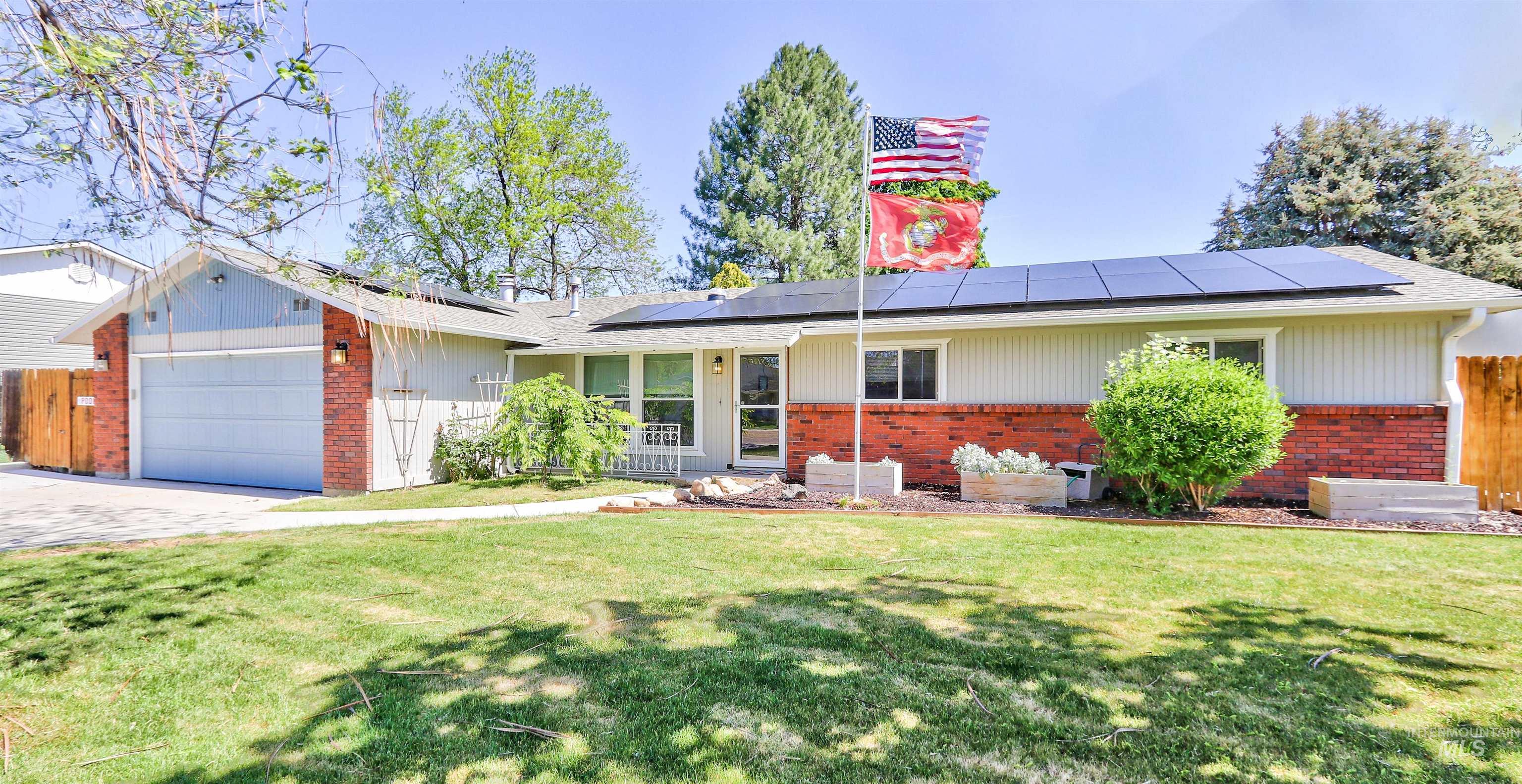 906 Bonnie Brae