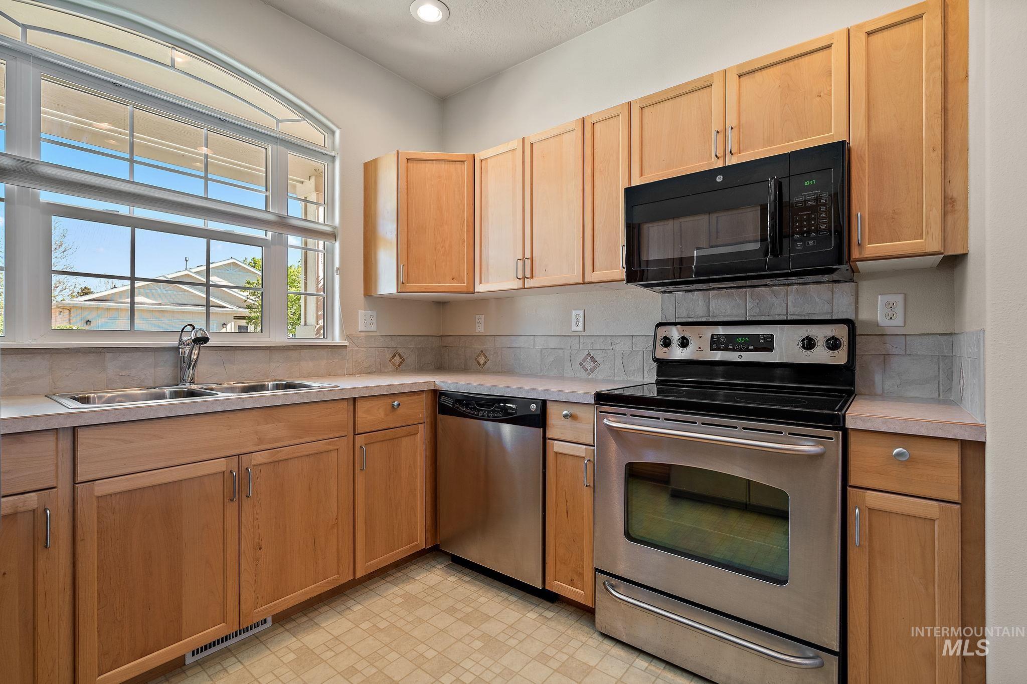 3051 W Santa Clara St. Property Photo 9
