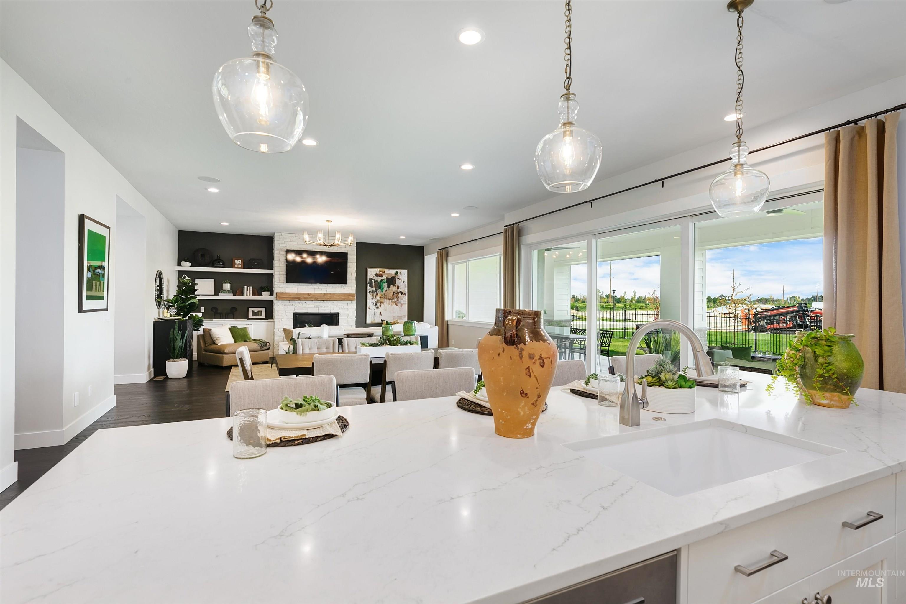 104 S Gresham Way Property Photo 6