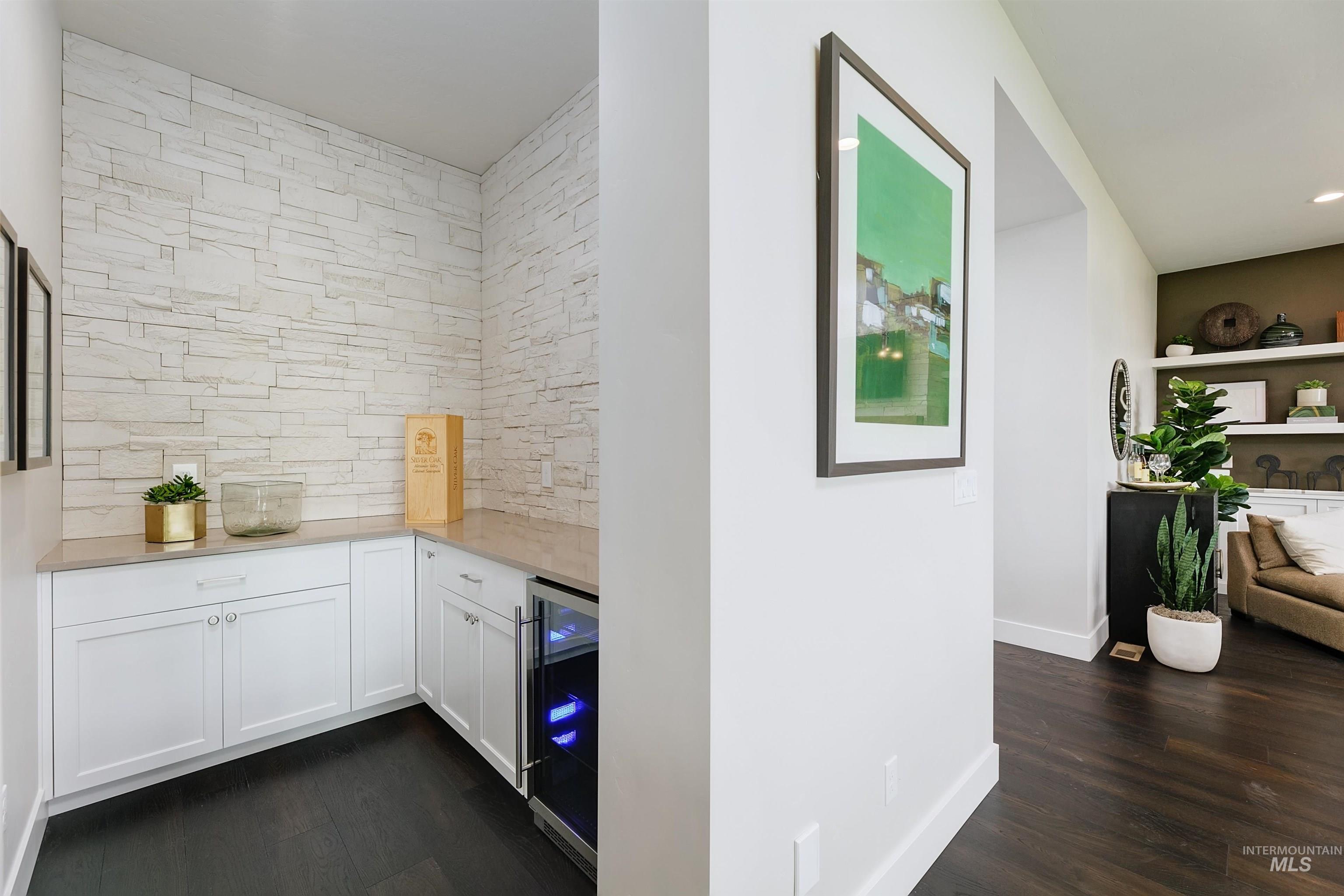 104 S Gresham Way Property Photo 17