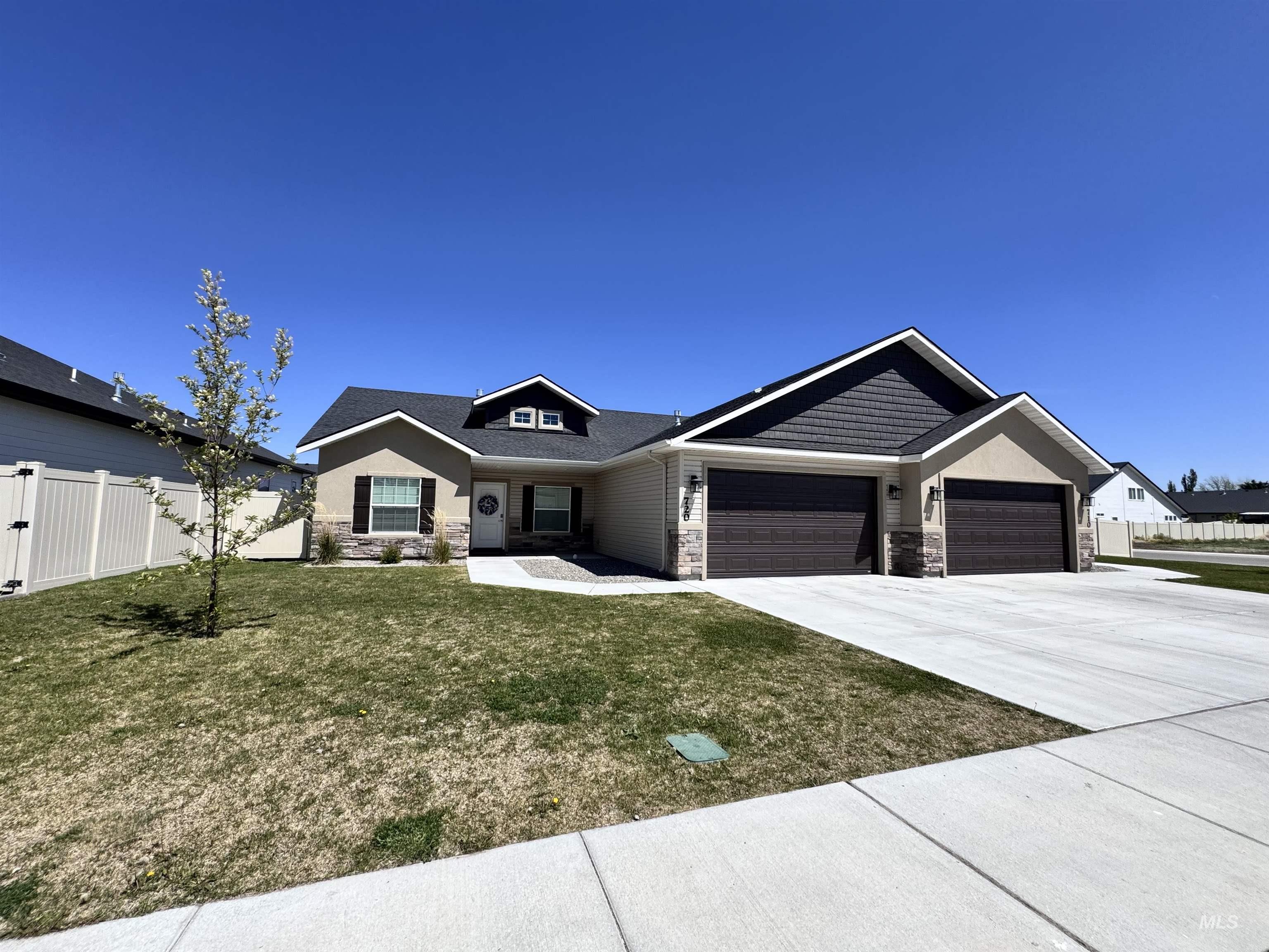 720 Shadowleaf Ave