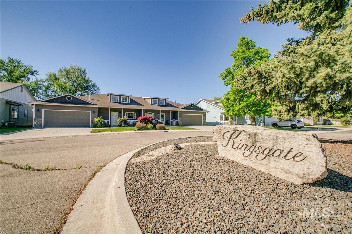 9237 W Kingsgate Ct Property Photo 1