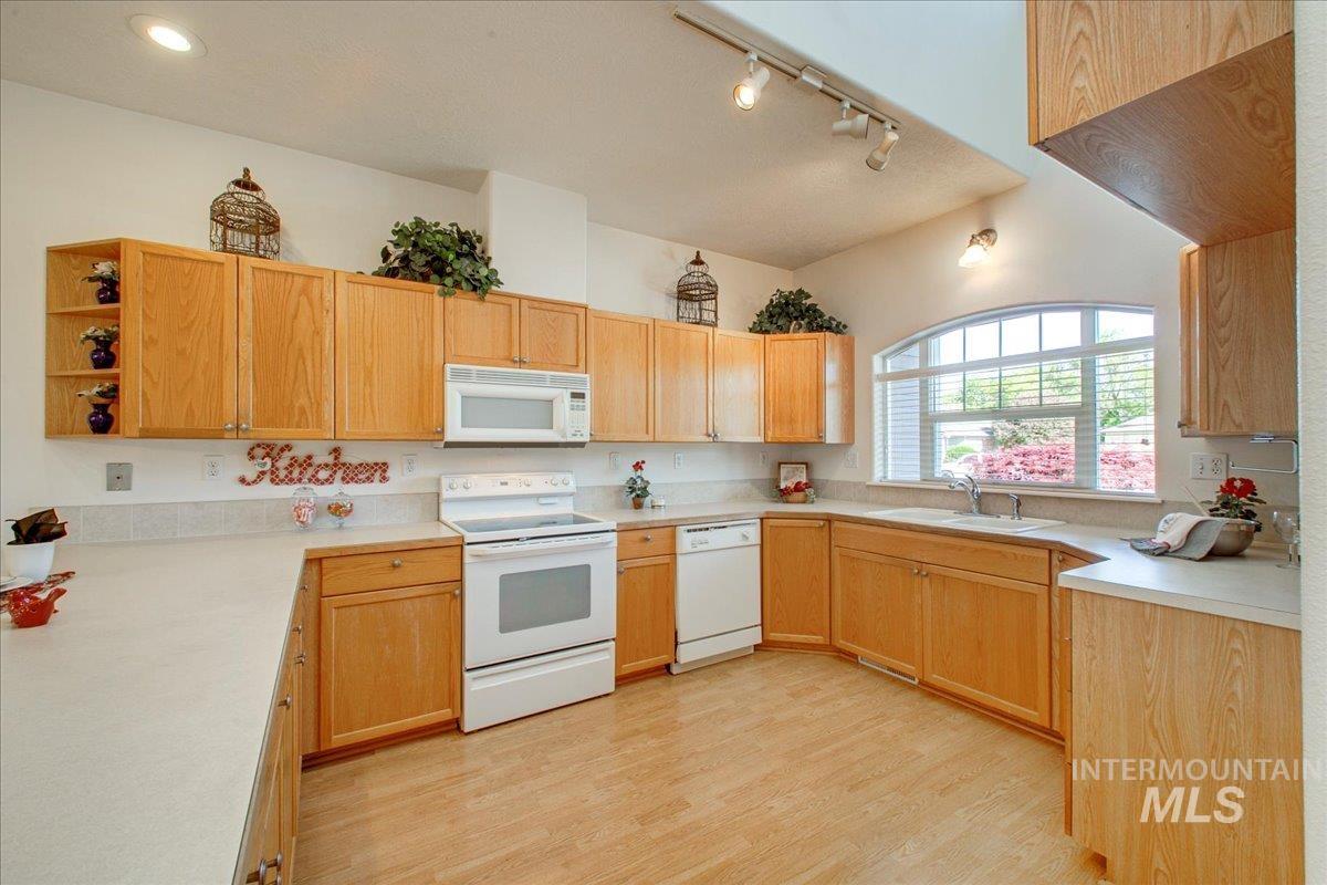 9237 W Kingsgate Ct Property Photo 10