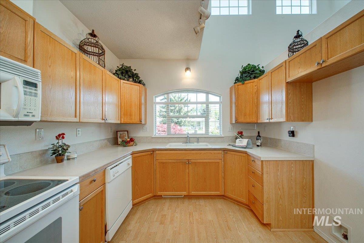 9237 W Kingsgate Ct Property Photo 11