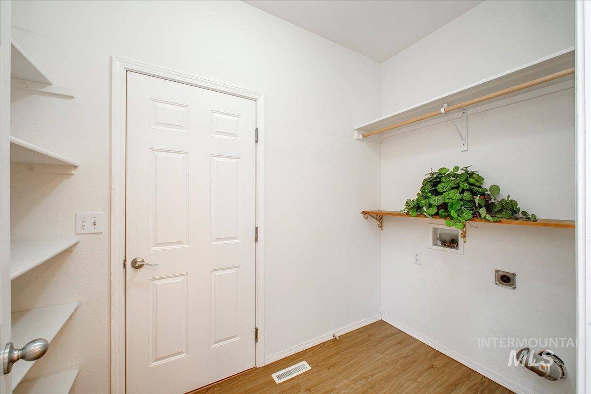 9237 W Kingsgate Ct Property Photo 25