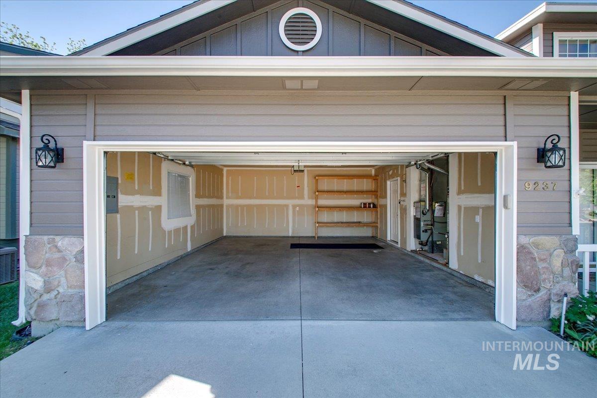 9237 W Kingsgate Ct Property Photo 27