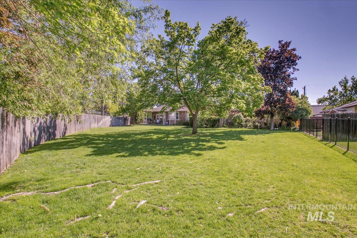 9237 W Kingsgate Ct Property Photo 38