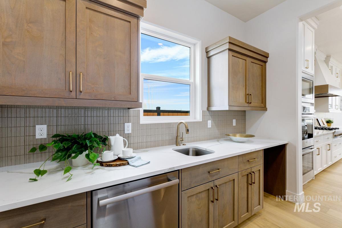 7026 Saddle Bred Way Property Photo 15