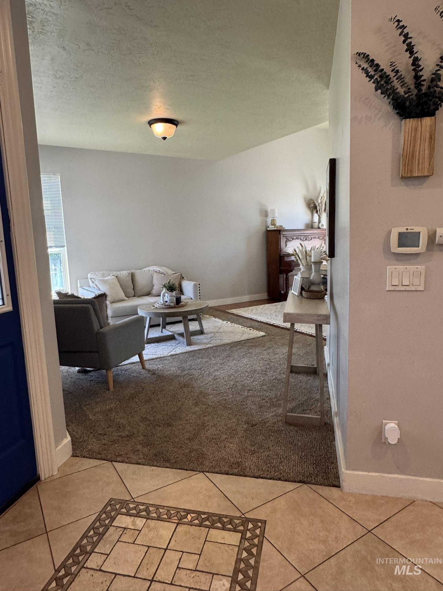 140 W Valley Road Property Photo 3