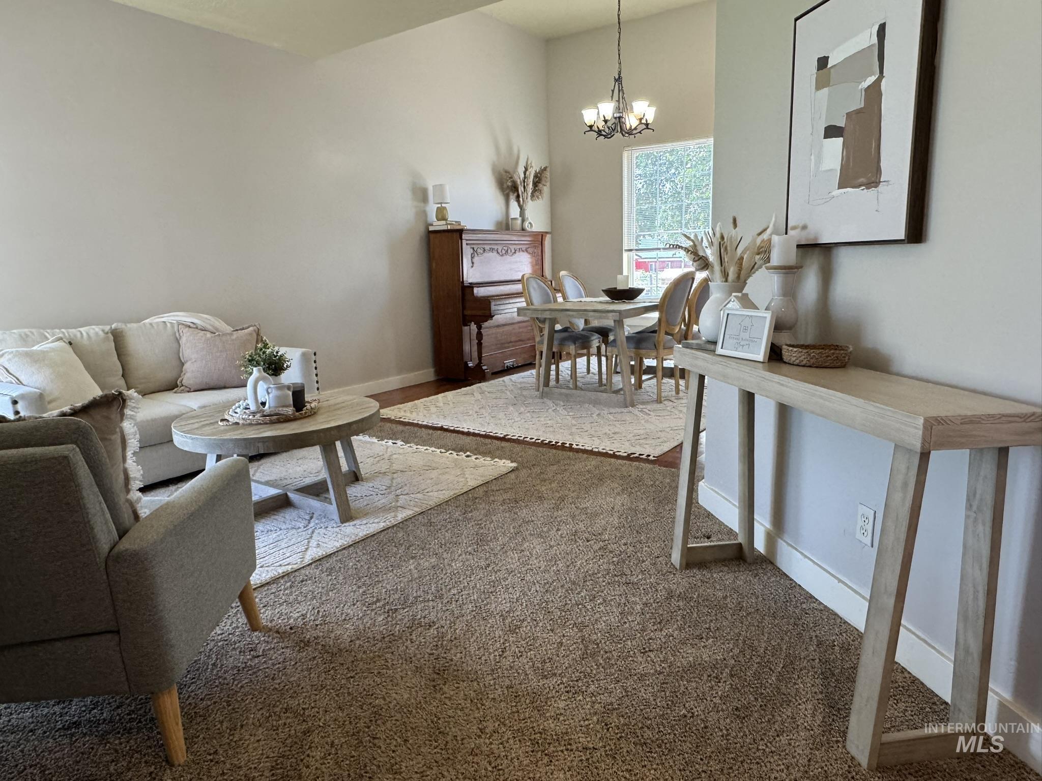140 W Valley Road Property Photo 4