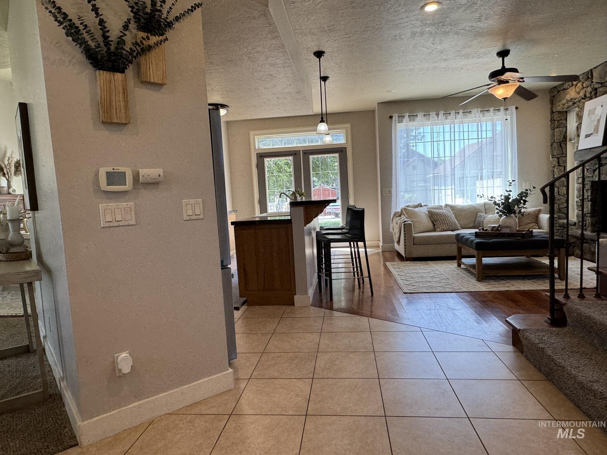 140 W Valley Road Property Photo 5