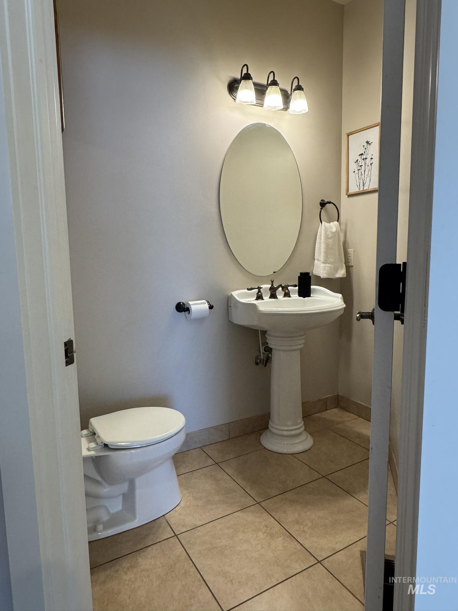 140 W Valley Road Property Photo 16