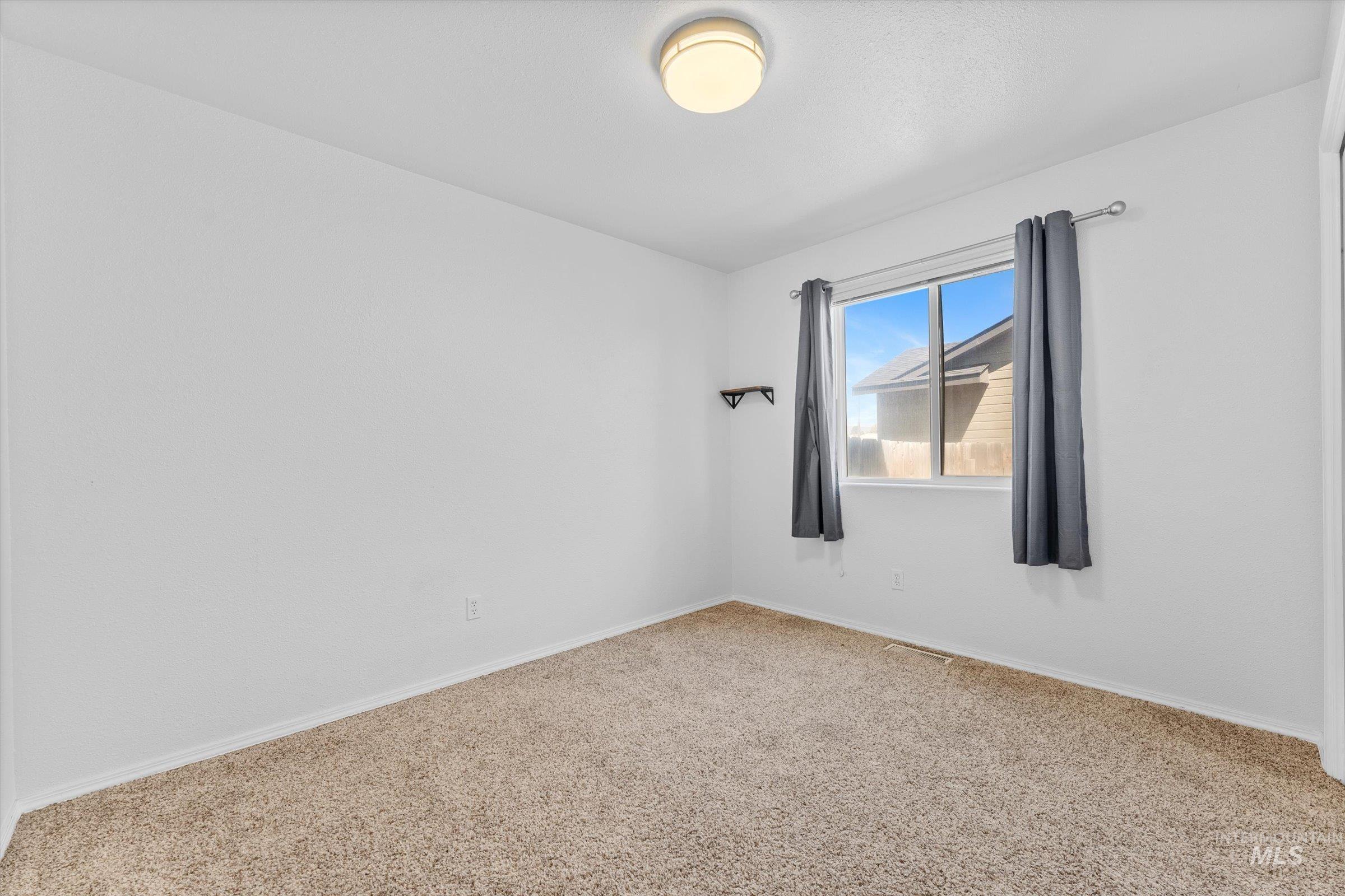 1505 Peregrine Dr Property Photo 10