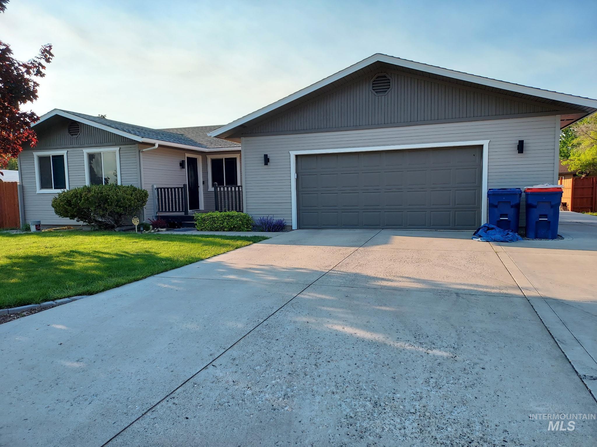 2545 Eastgate Dr Property Photo 1