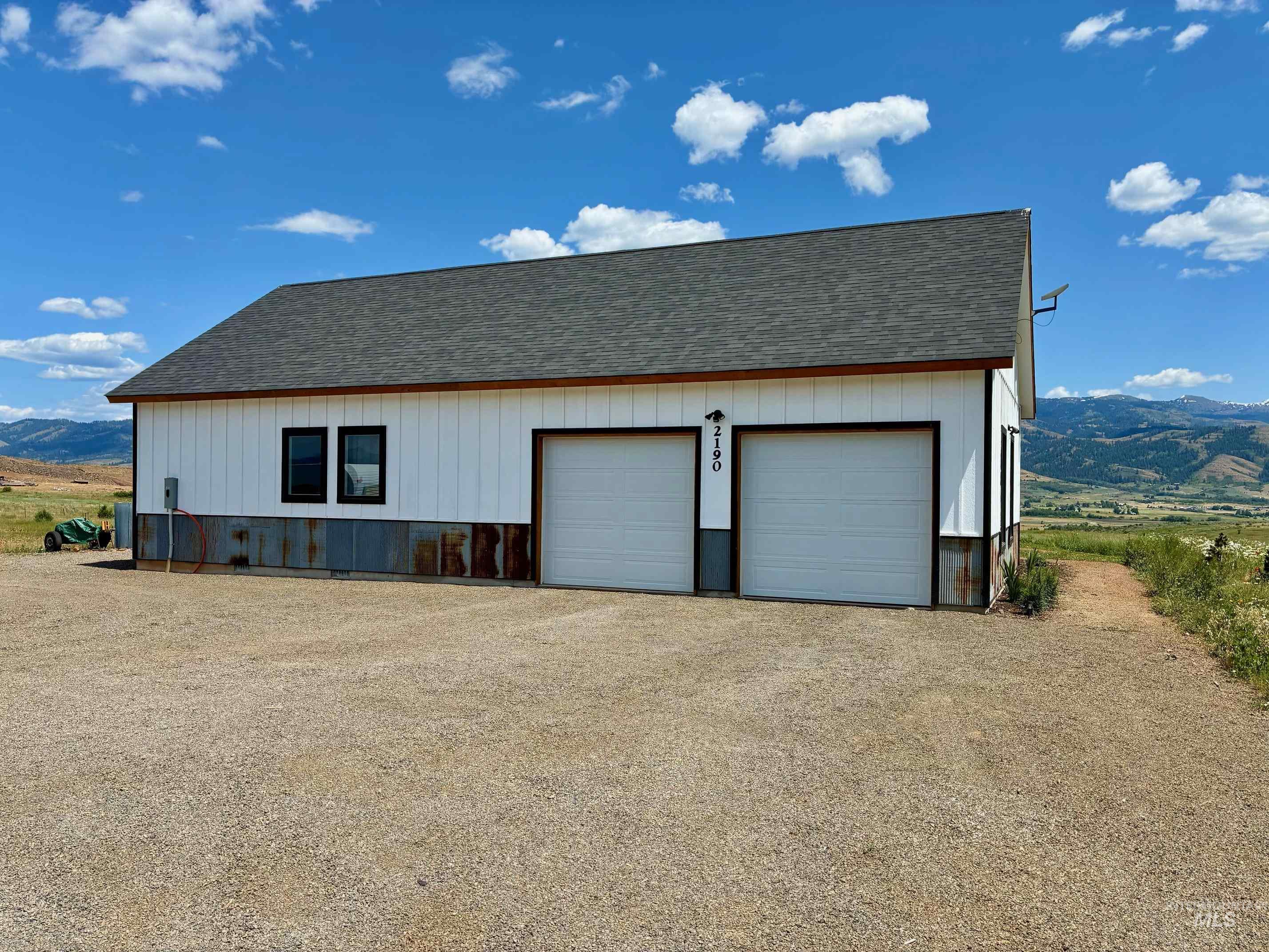 2190 Coyote Run Property Photo 2