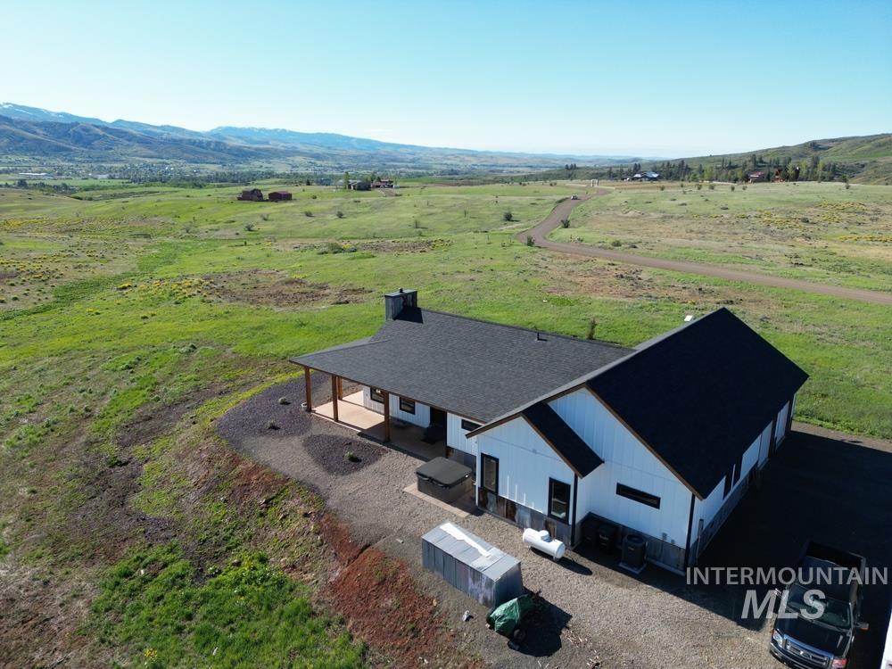 2190 Coyote Run Property Photo 5