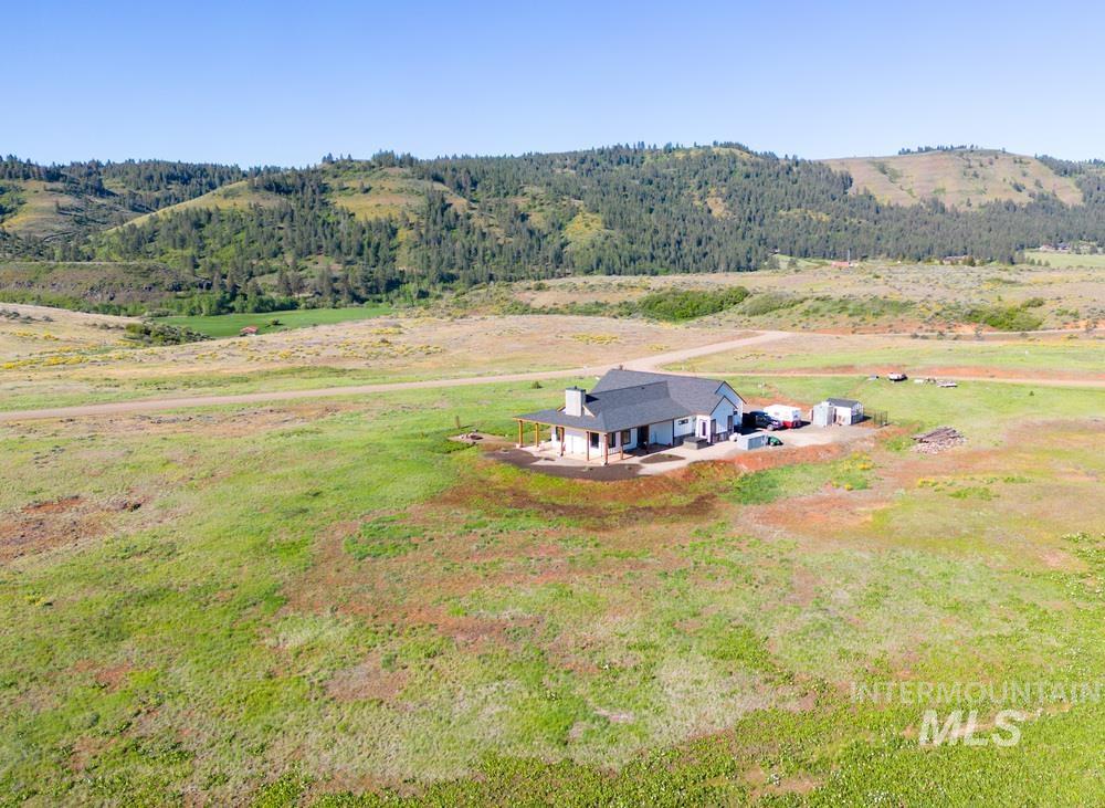 2190 Coyote Run Property Photo 6