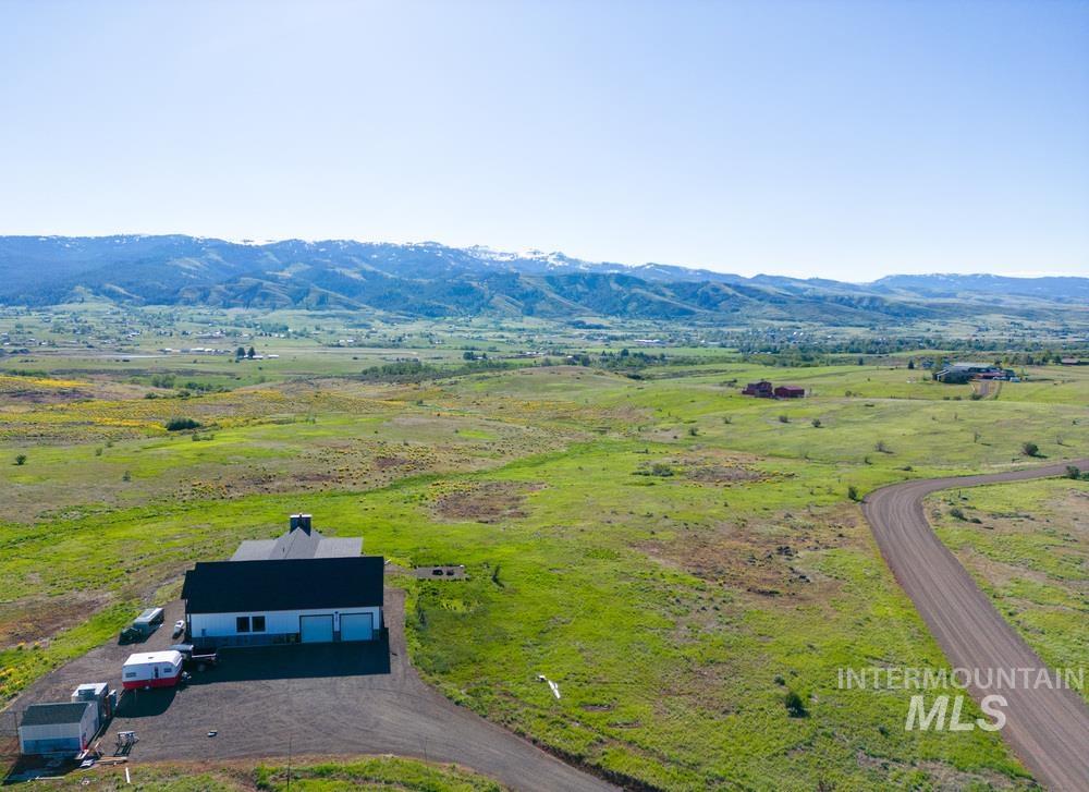 2190 Coyote Run Property Photo 8