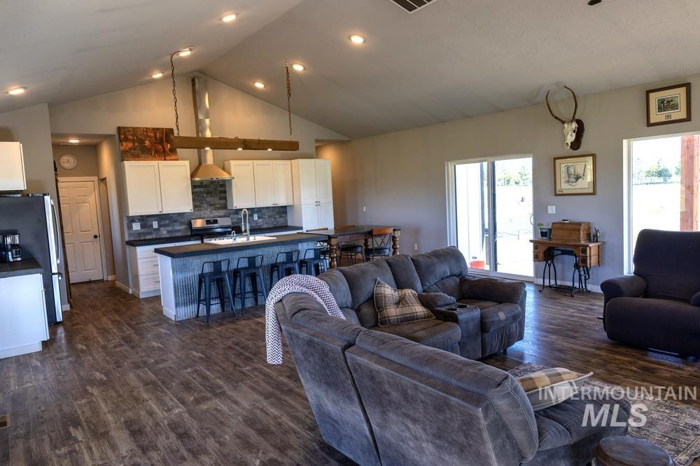 2190 Coyote Run Property Photo 11