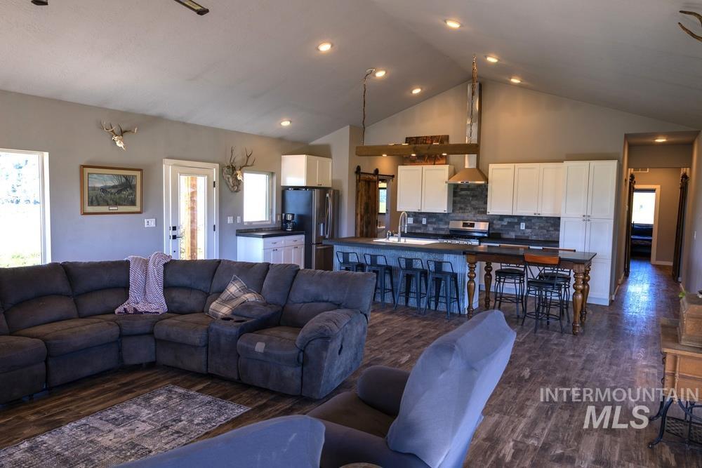 2190 Coyote Run Property Photo 12